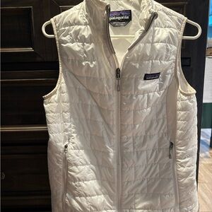 Patagonia White Quilted Vest with Modern Sheen